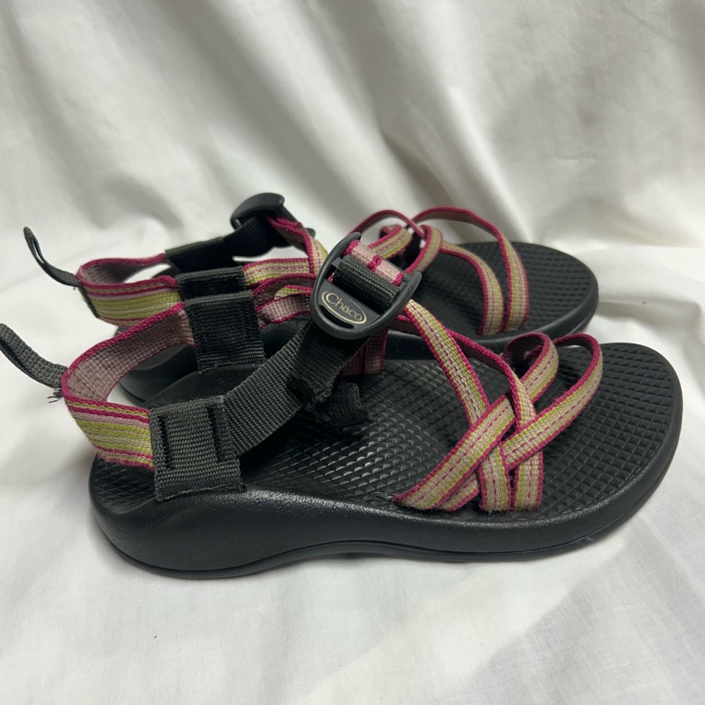 Youth Chaco Z2 sandals youth size Y 1 Pink /green , Hiking, Swimming, EUC Kids - Picture 2 of 9